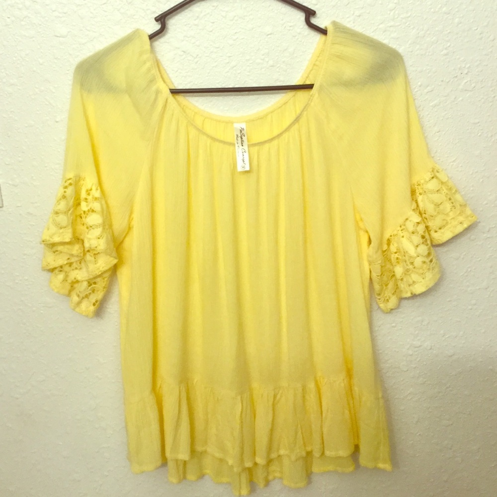 Women’s size med yellow top